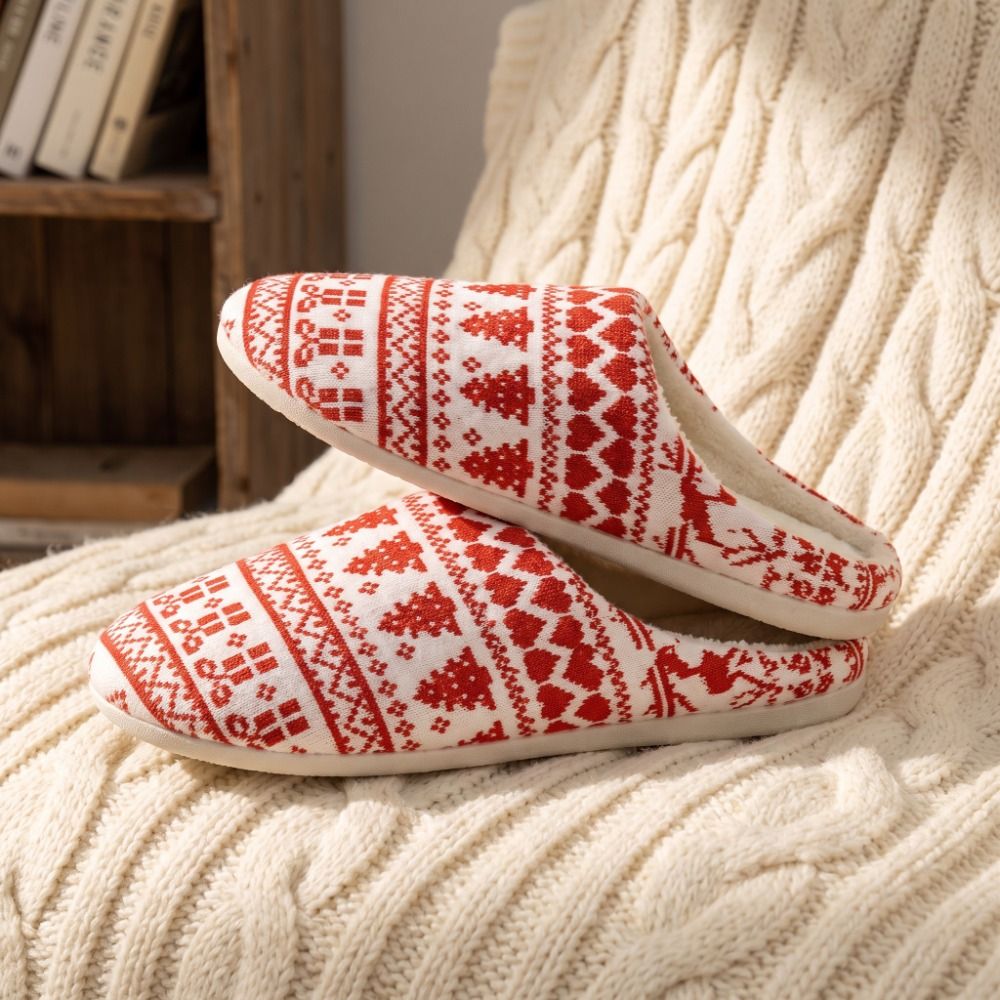 漫画風のかわいいサンタクロースのクリスマスぬいぐるみスリッパ - Shoe Tree のレビューと価格